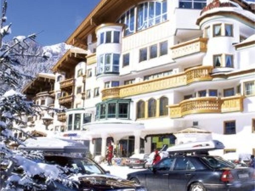 TOP CountryLine Hotel Gletscher & Spa Neuhintertux #1